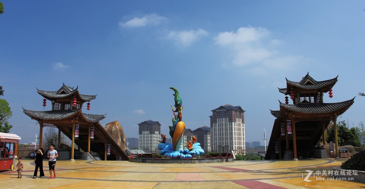 #佳能月赛-秋高气爽#雄伟壮观的南昌万达茂，青花瓷建筑风光。