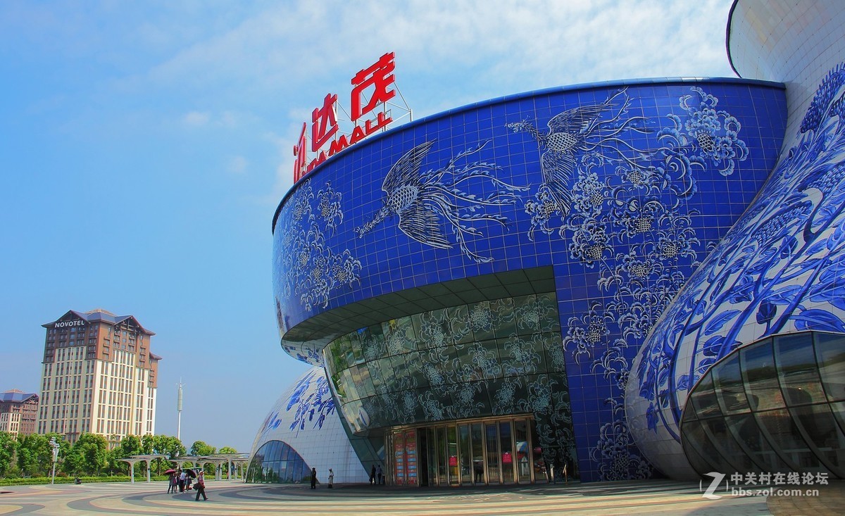 #佳能月赛-秋高气爽#雄伟壮观的南昌万达茂，青花瓷建筑风光。