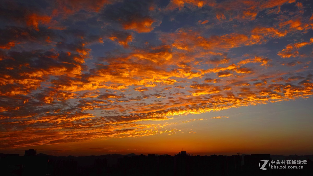 斜阳西下红云满天渝州唱晚