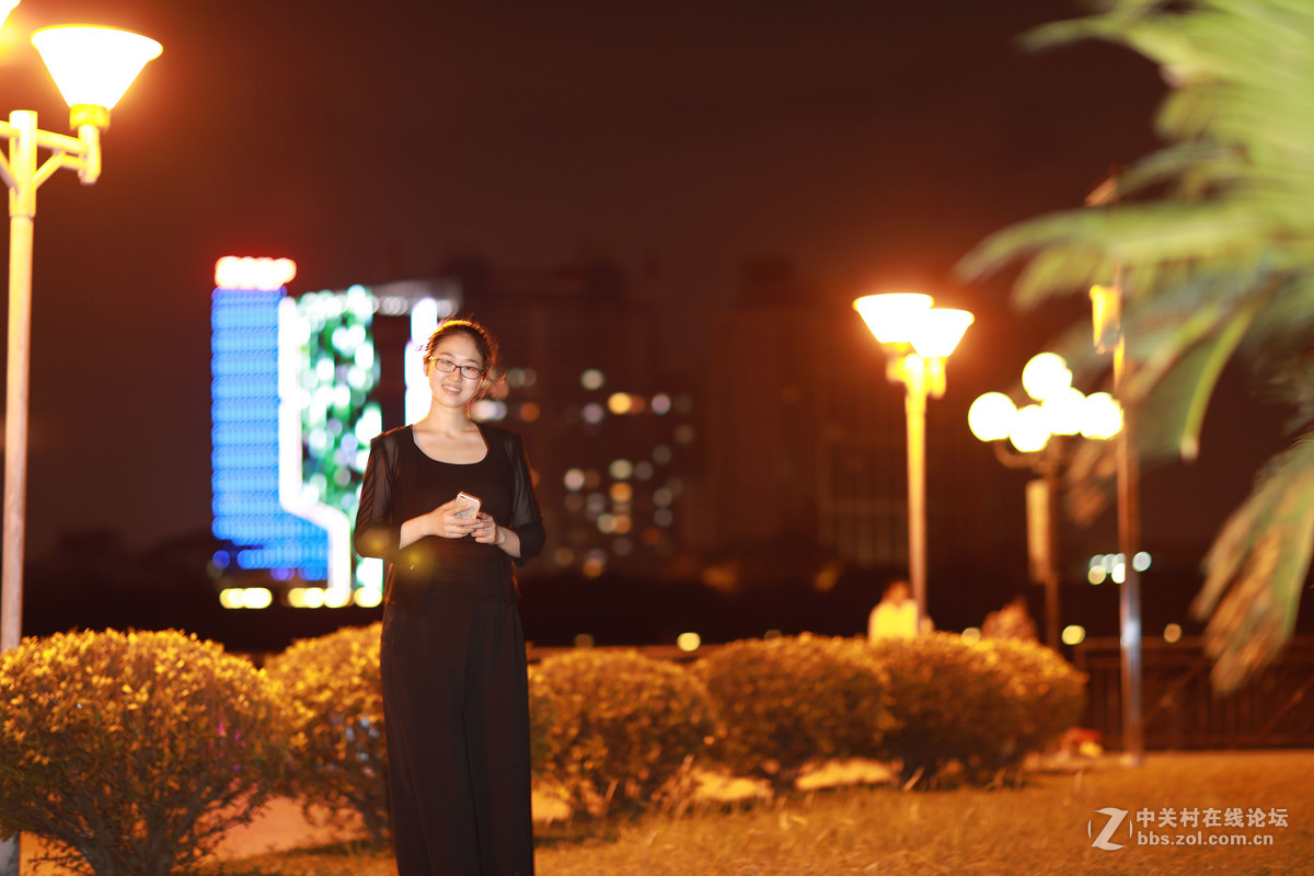 众里寻她千百度，蓦然回首，那人却在，灯火阑珊处。