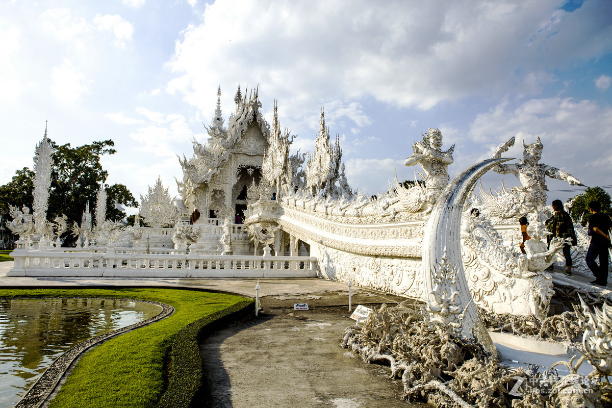 泰国清莱白庙 • 慈力王行者