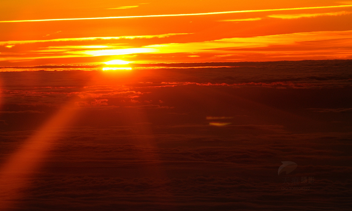 飞机上的日出