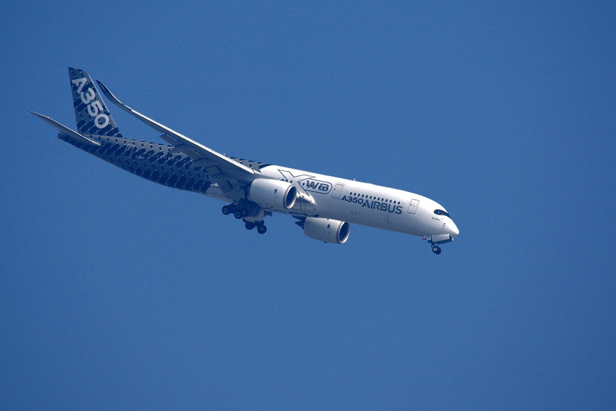 2016珠海航展空中客车a350飞行表演