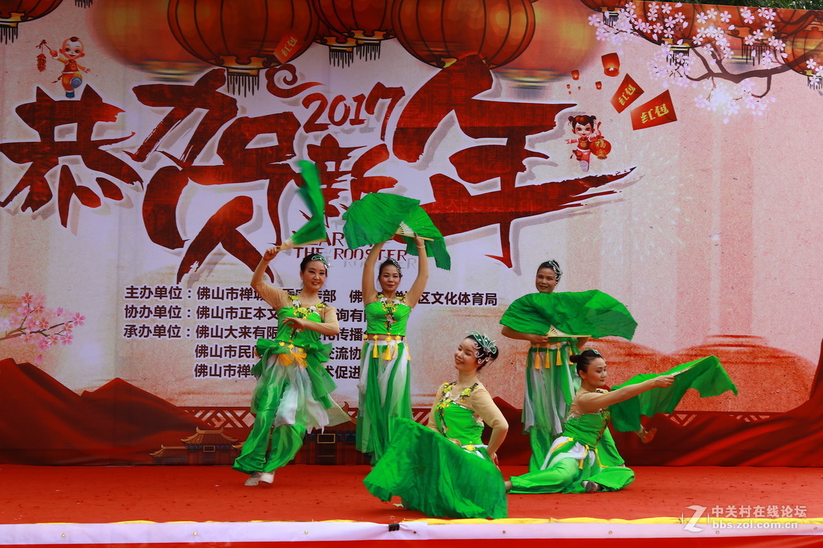 金鸡纳福，彩凤迎春〔贺贴〕