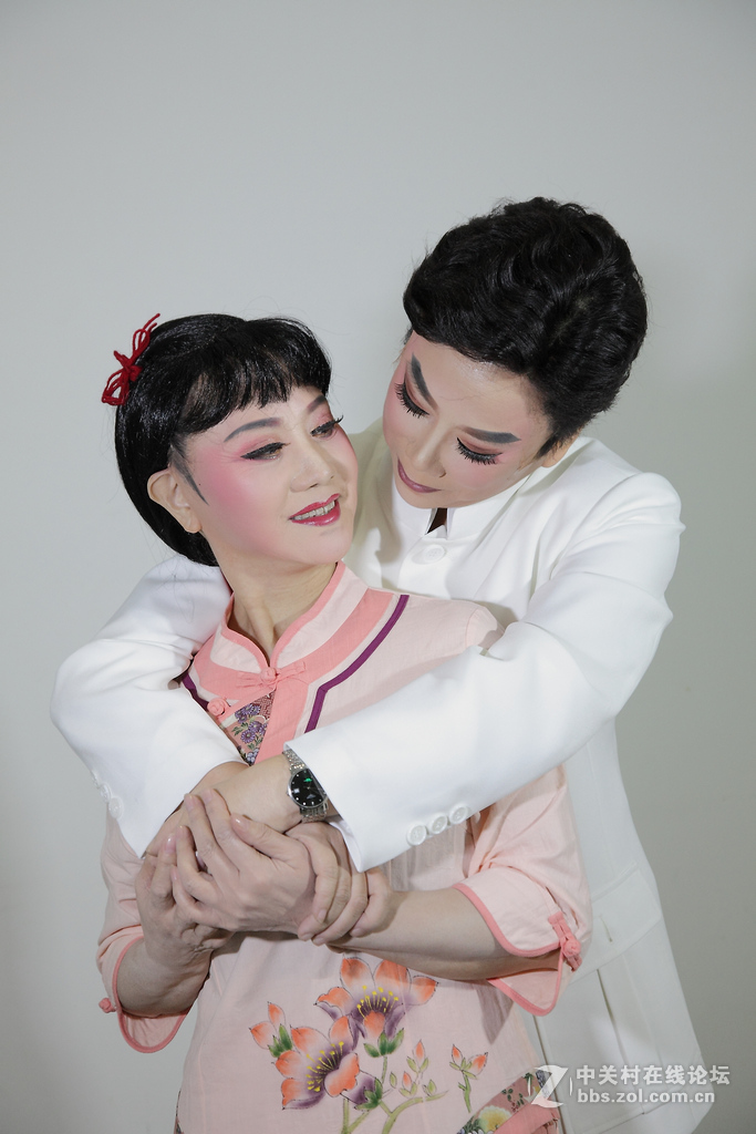 演出前后台化妆间