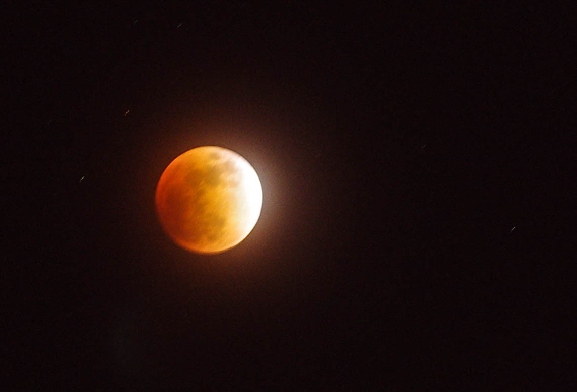 152年一遇对月亮