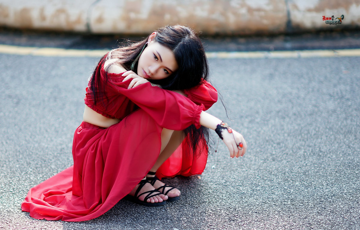 华农校园红衣美女千秋