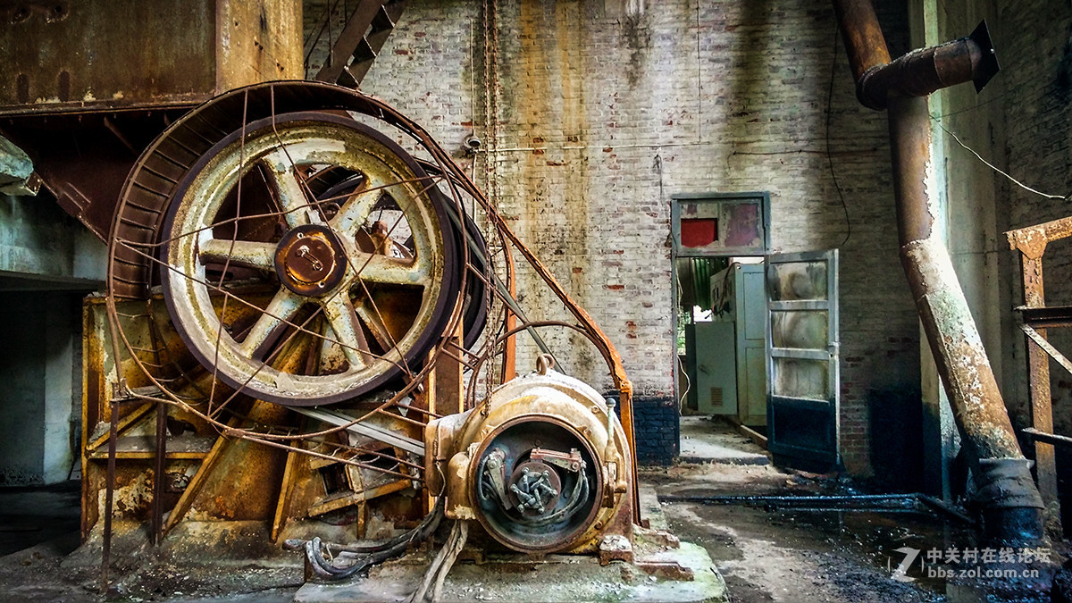 手机拍摄废弃的厂房