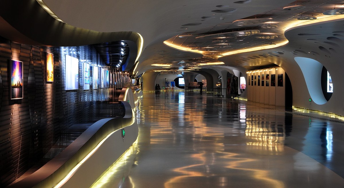 上海中心的一条公共艺术长廊