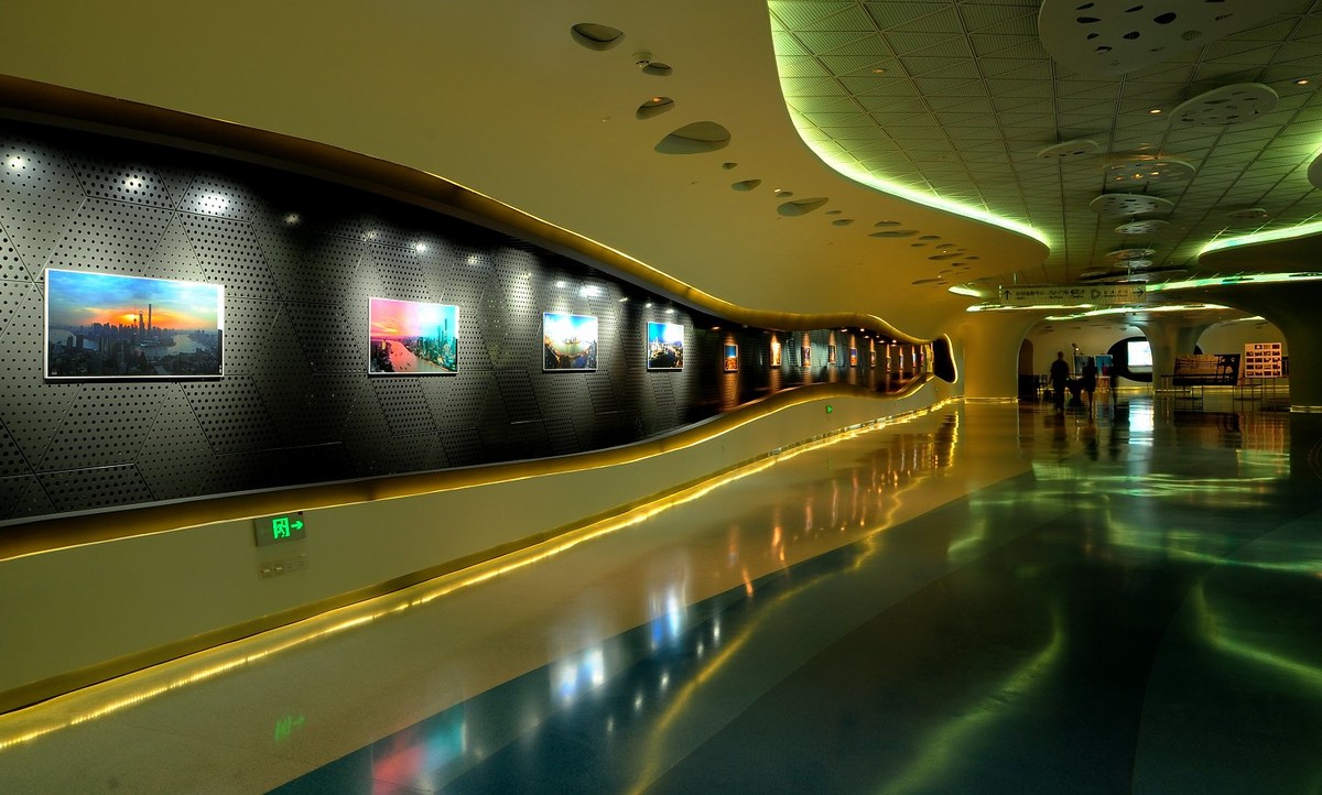 上海中心的一条公共艺术长廊