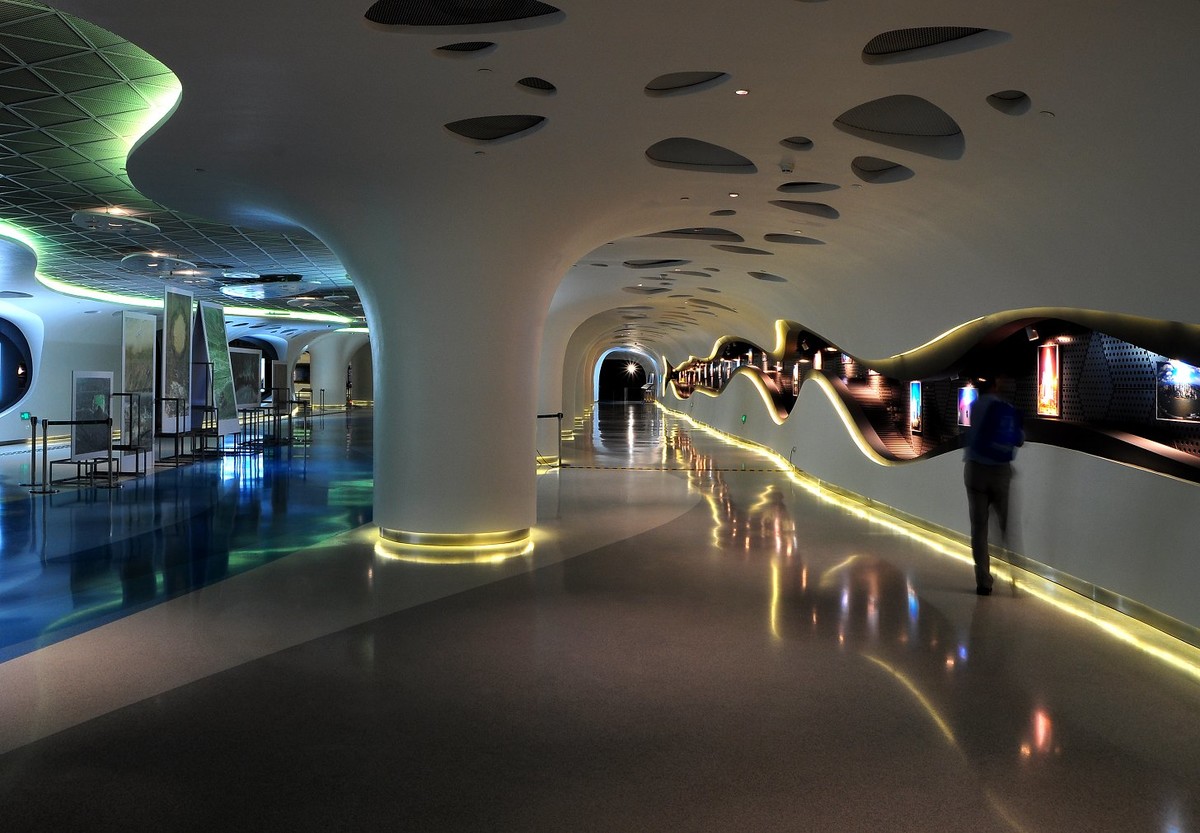 上海中心的一条公共艺术长廊