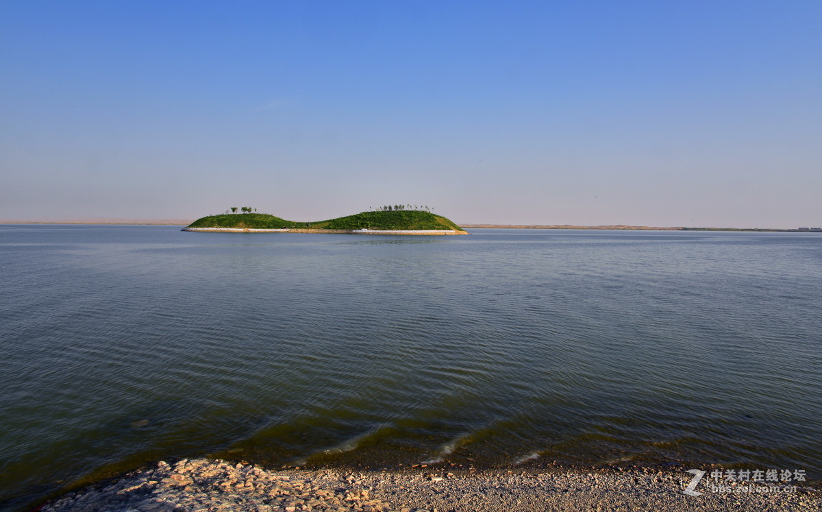 内蒙古乌海市黄河水利枢纽工程造就了美丽的乌海湖