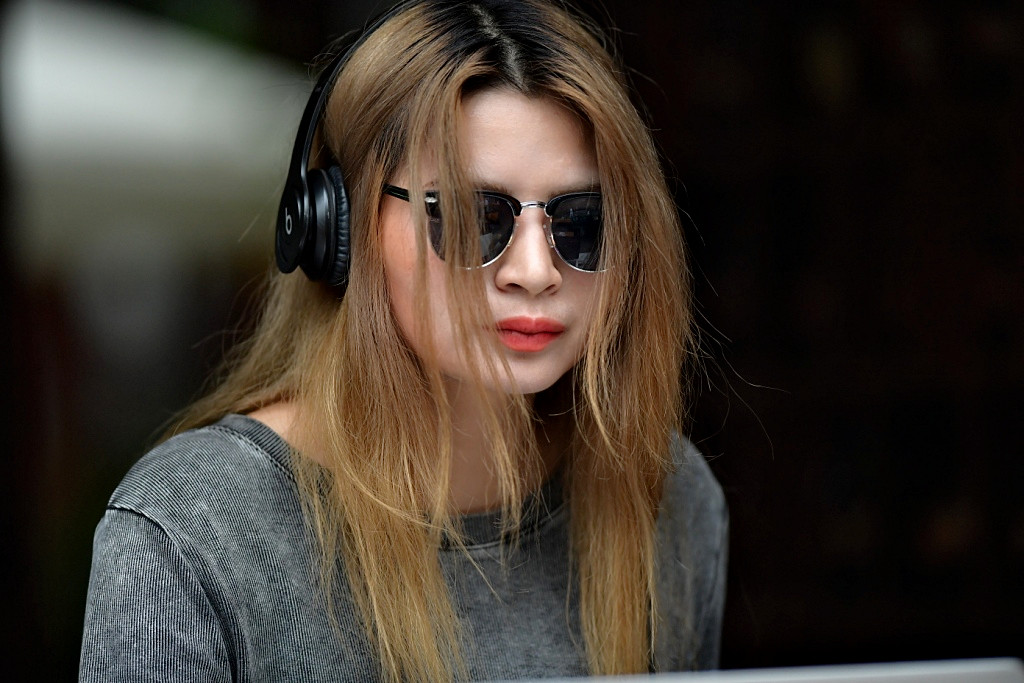 抓拍【情绪人像】