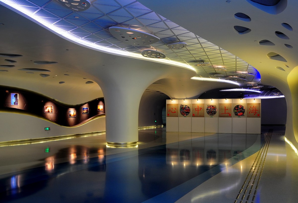 上海中心的一条公共艺术长廊