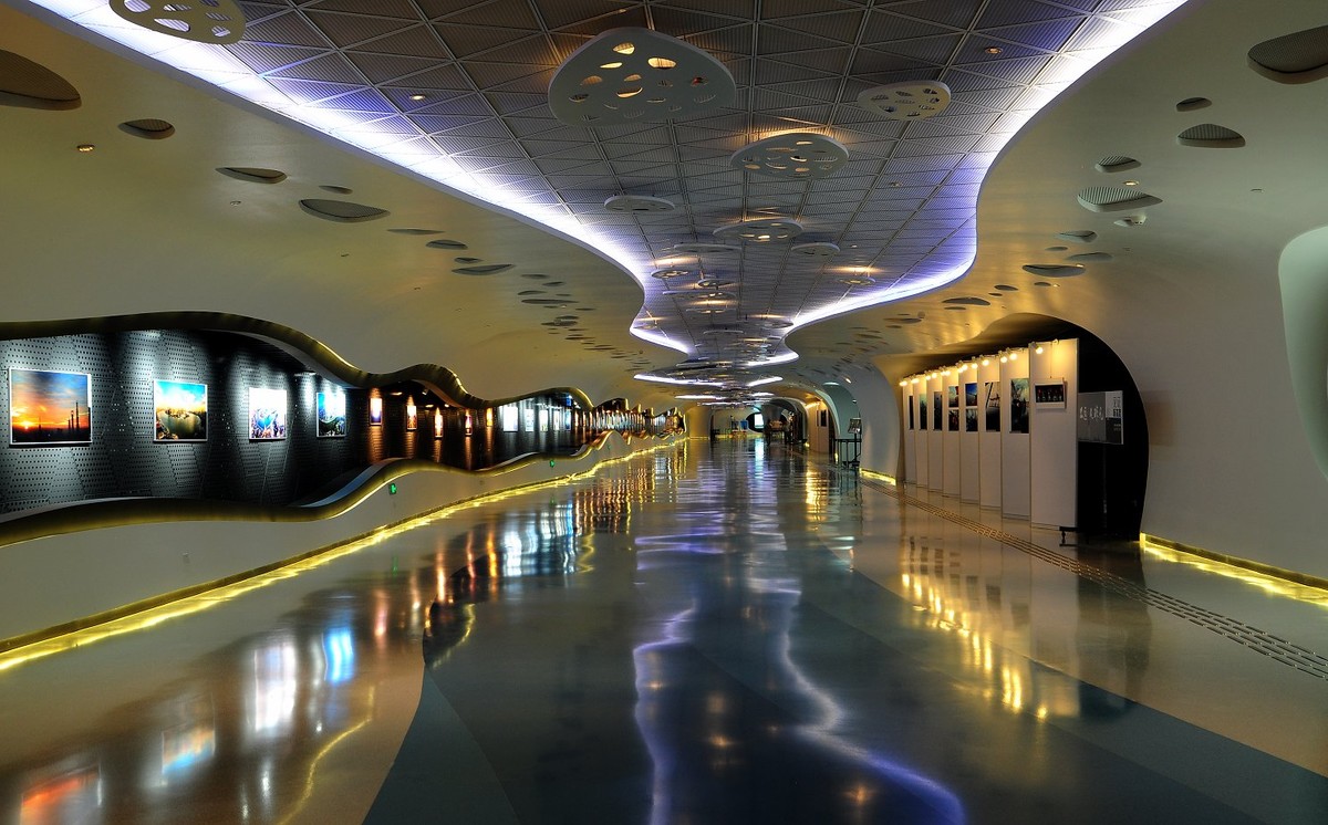 上海中心的一条公共艺术长廊