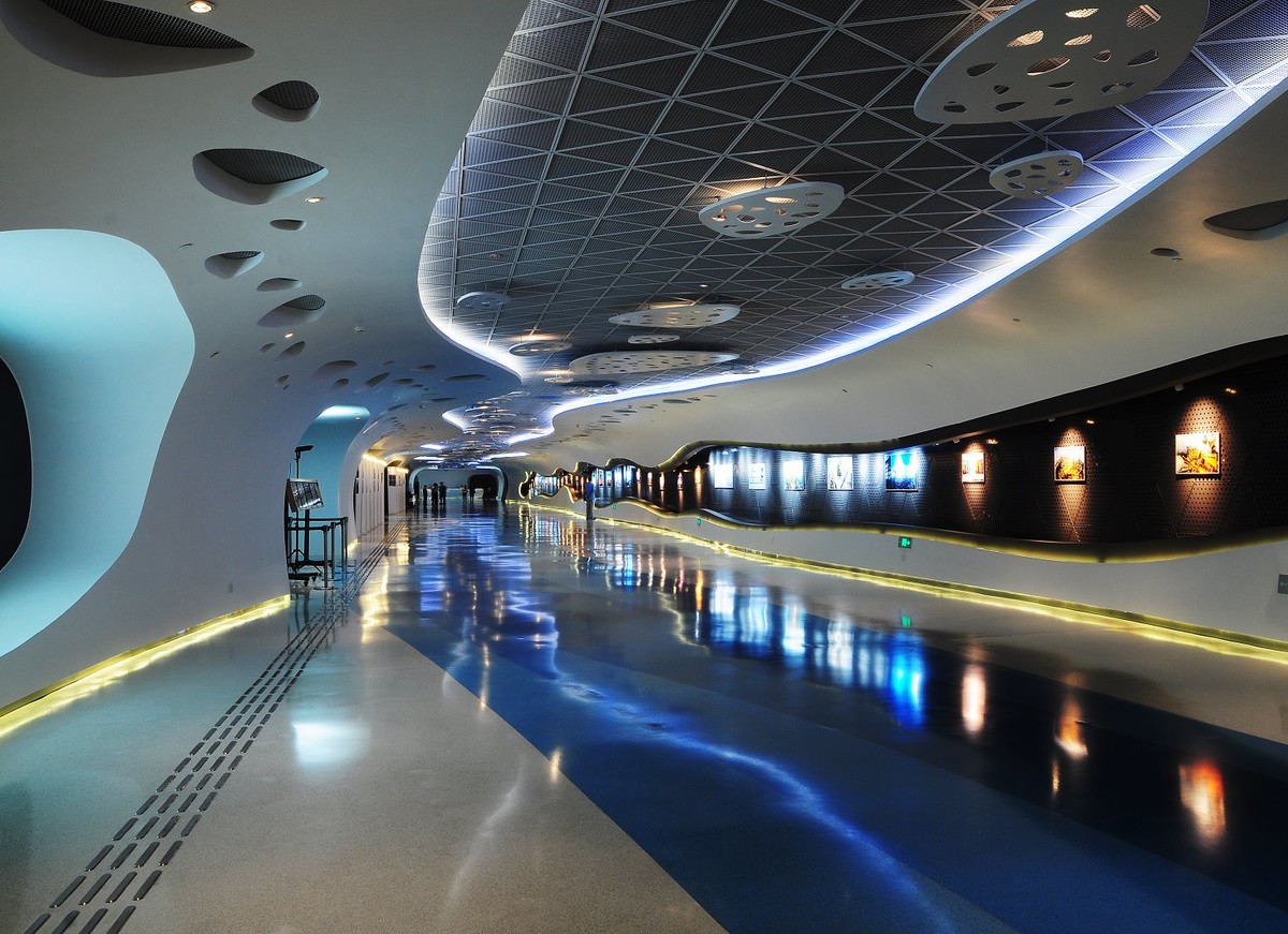 上海中心的一条公共艺术长廊