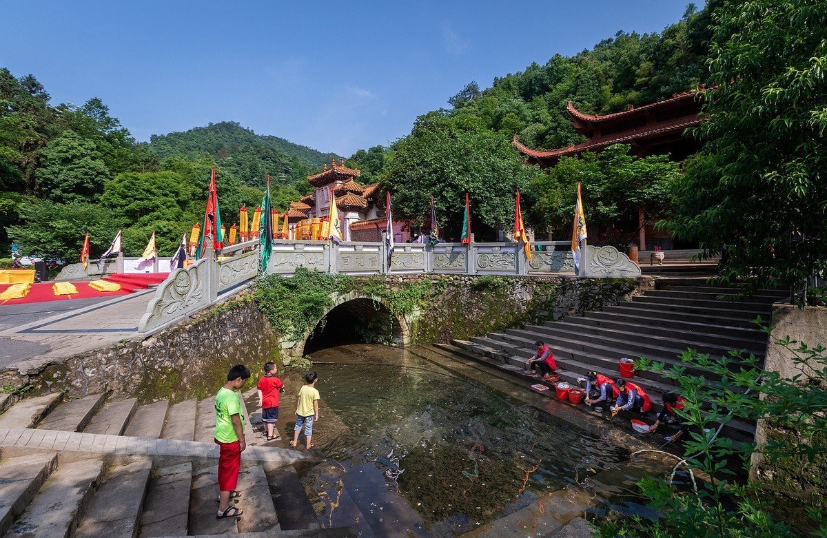 江西玉笥山：举办首届开坛法会