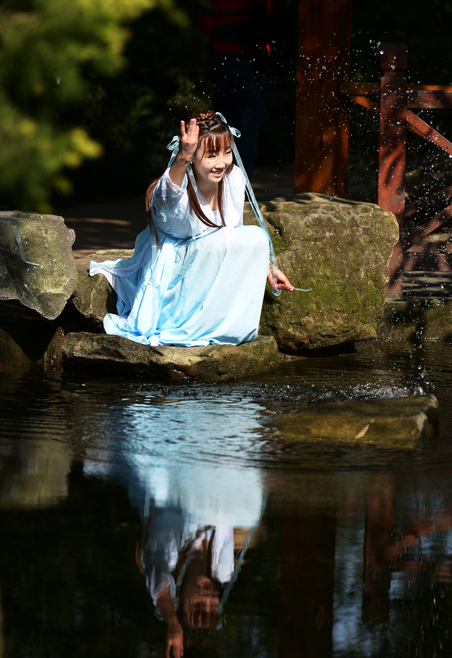 西子湖畔越女戏水