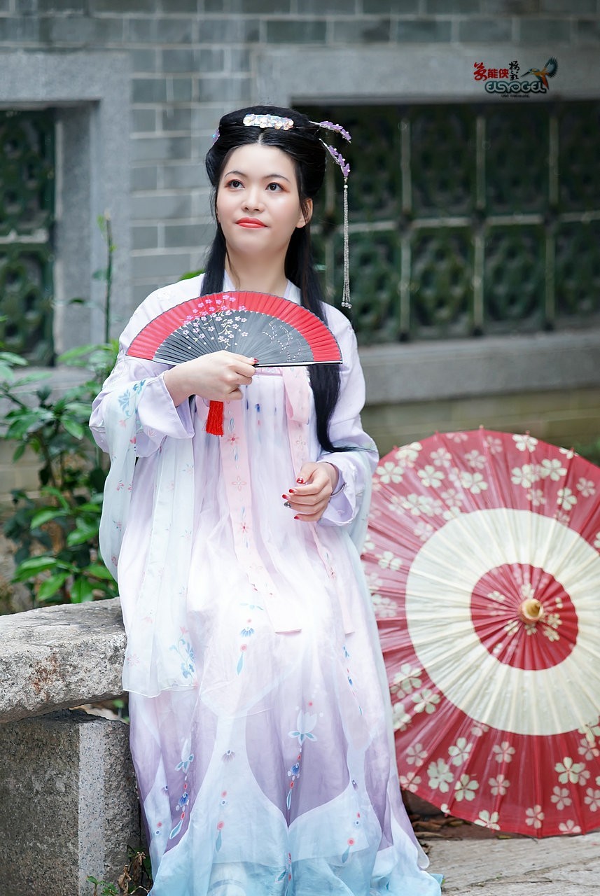 杨洋赵晴背后抱又骗我眼泪