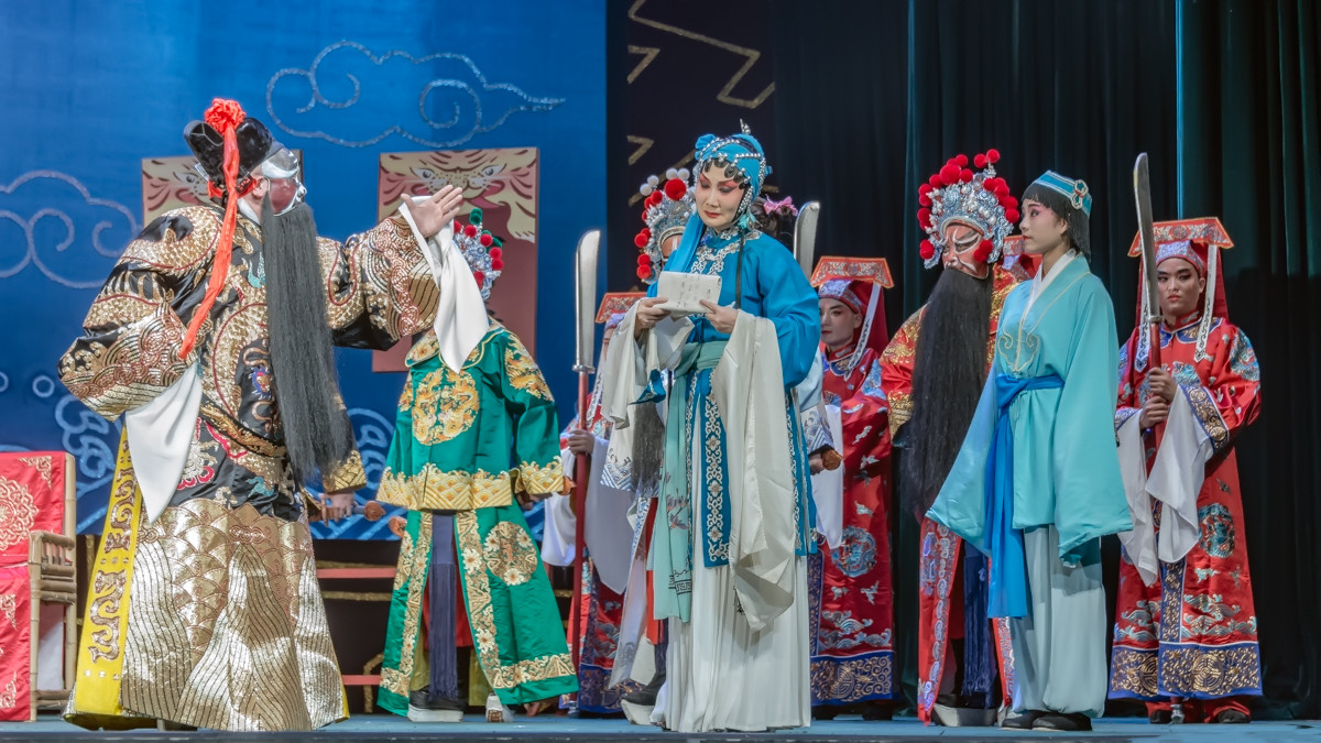 舞台摄影  川剧“铡美案”之《圣旨连摧放附马，包公怒铡陈世美》