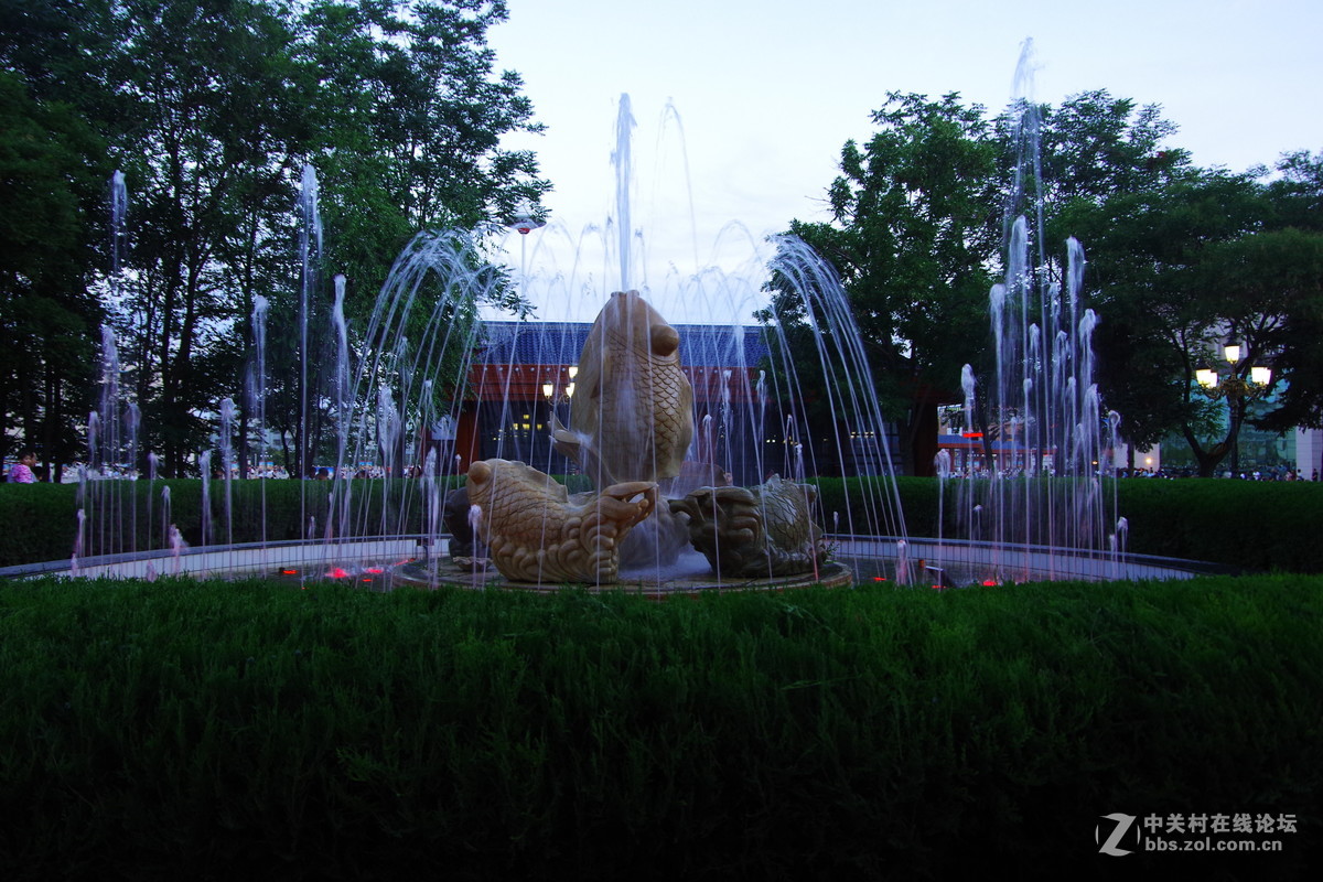 白银要创建全国的卫生文明城市，金鱼公园的亮化工程。