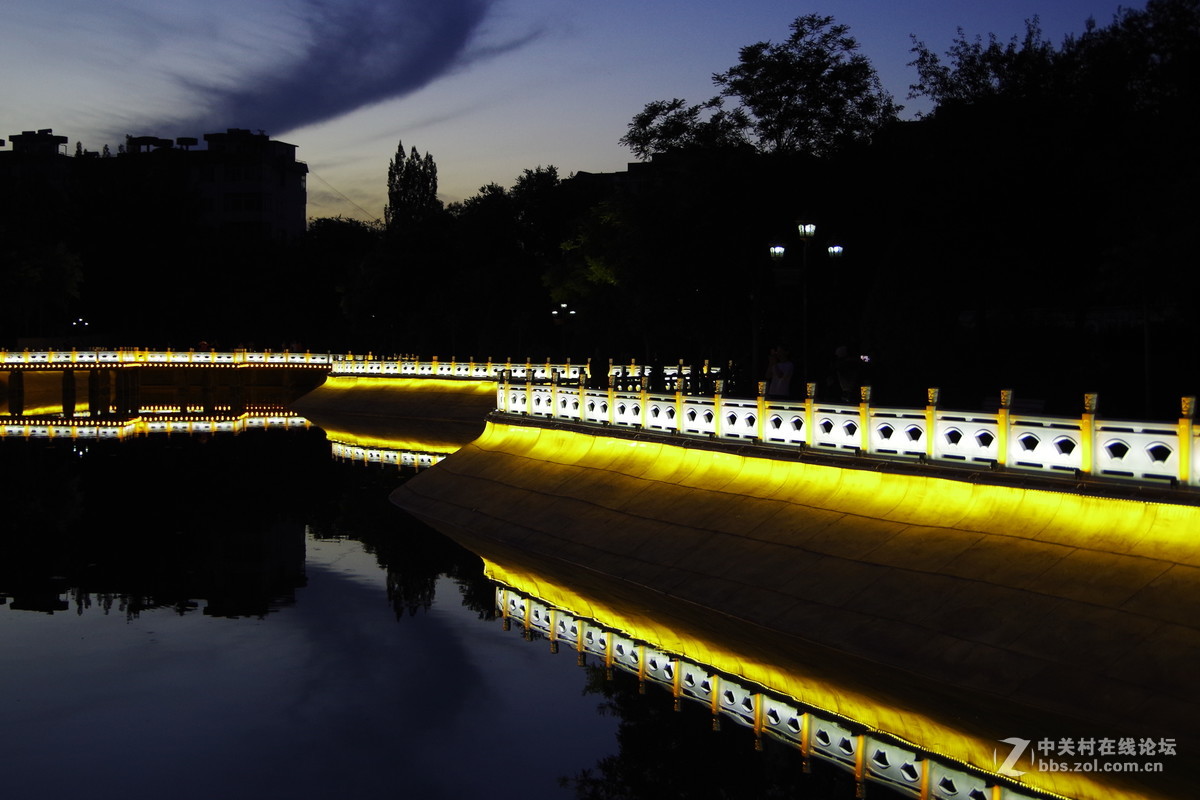 白银要创建全国的卫生文明城市，金鱼公园的亮化工程。