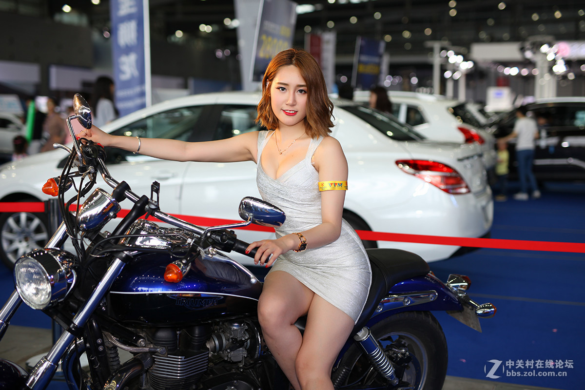 用适马50mm f/1.4 DG HSM拍车展