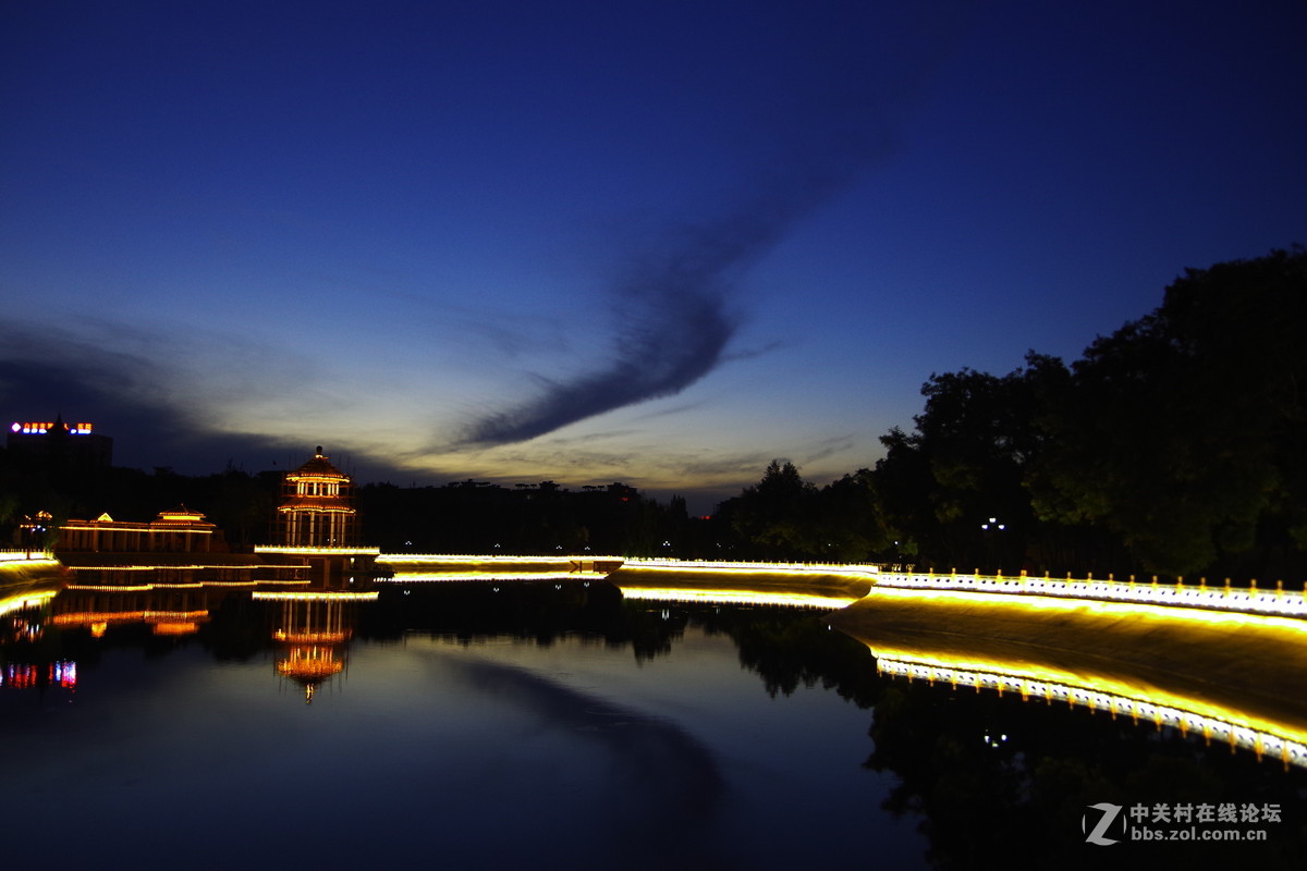 白银要创建全国的卫生文明城市，金鱼公园的亮化工程。