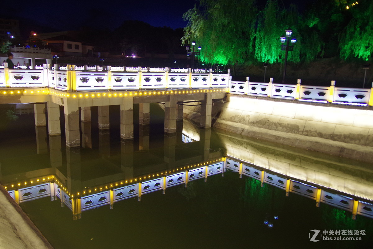 白银要创建全国的卫生文明城市，金鱼公园的亮化工程。