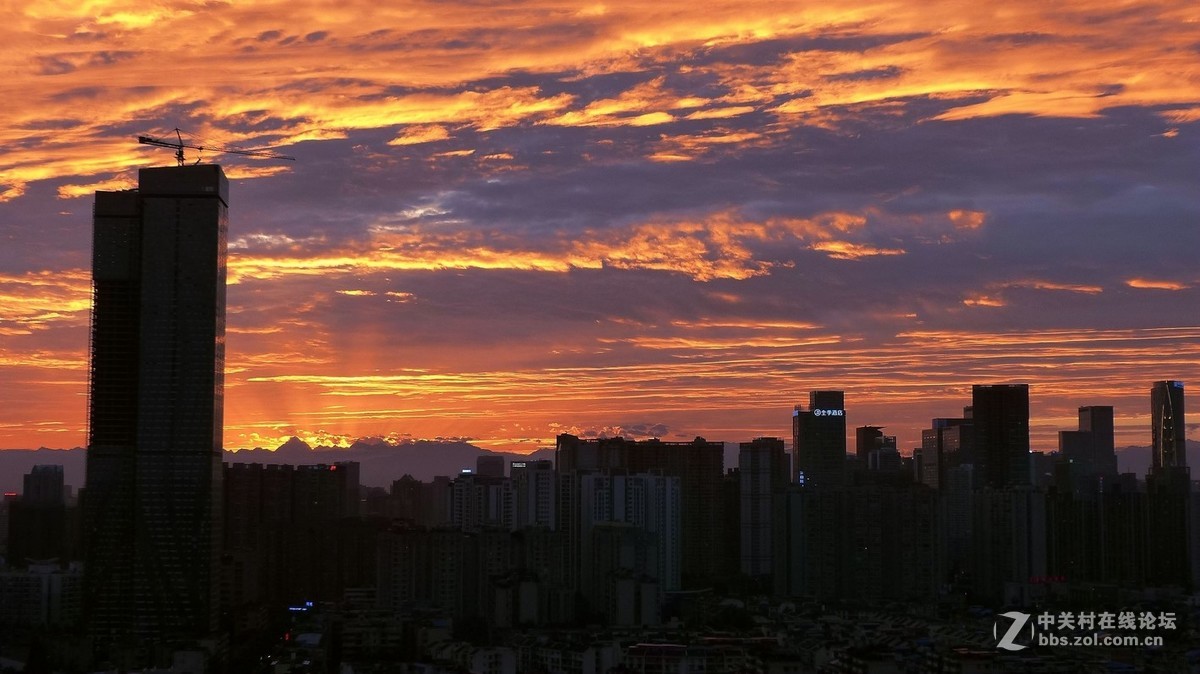那城那雪山那晚霞
