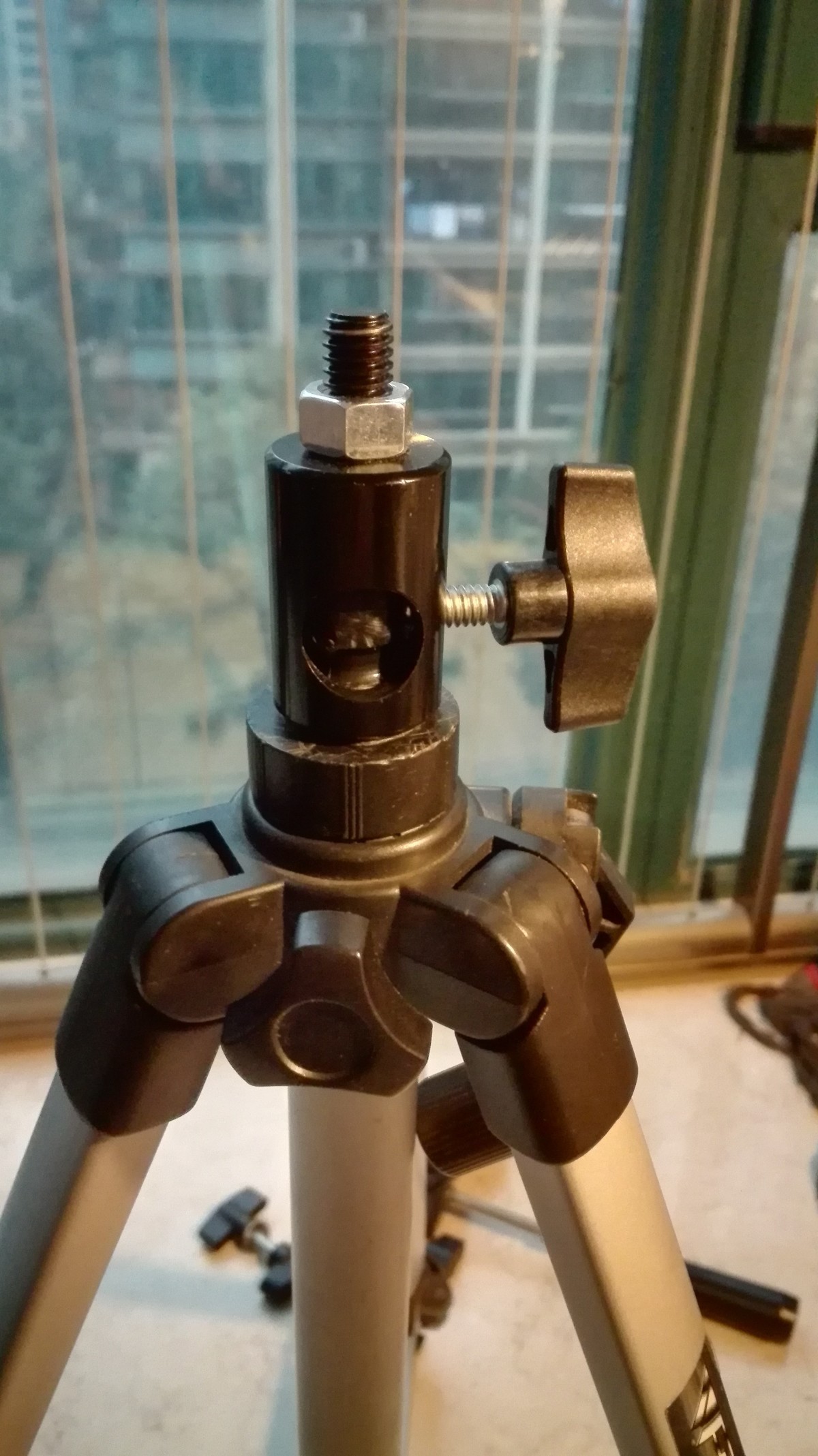 变废为宝——改装报废的伟峰330A脚架变身球台脚架+灯架