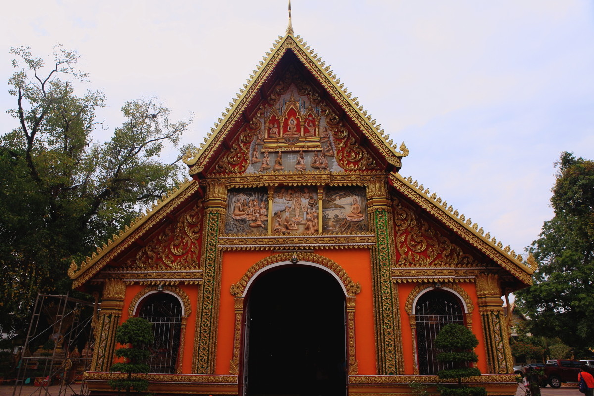 老撾東南亞最後一塊世外桃源六萬象塞它提臘大街逛寺廟