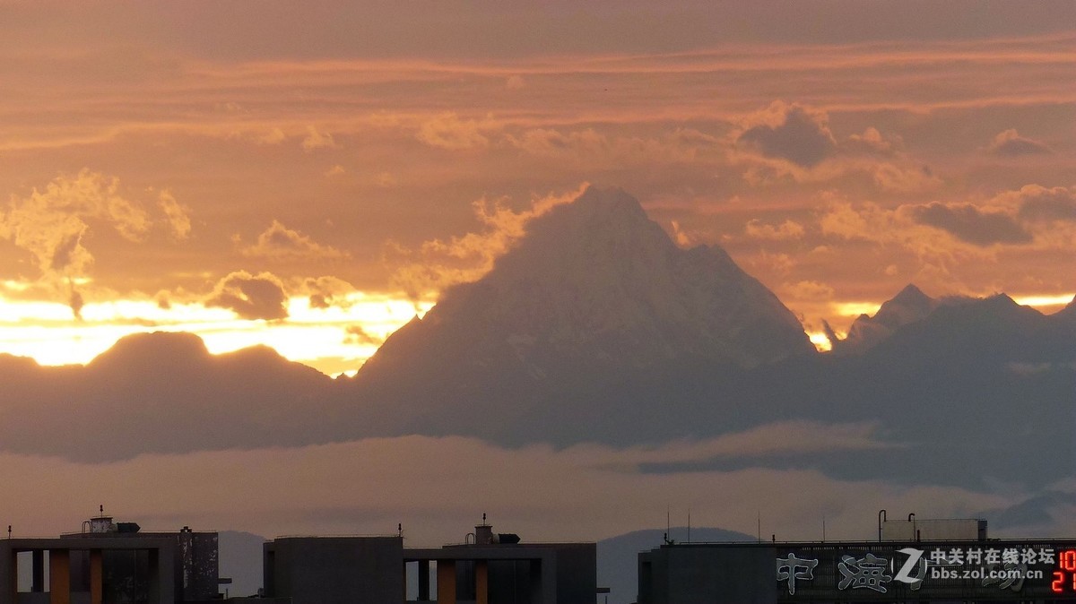 那城那雪山那晚霞