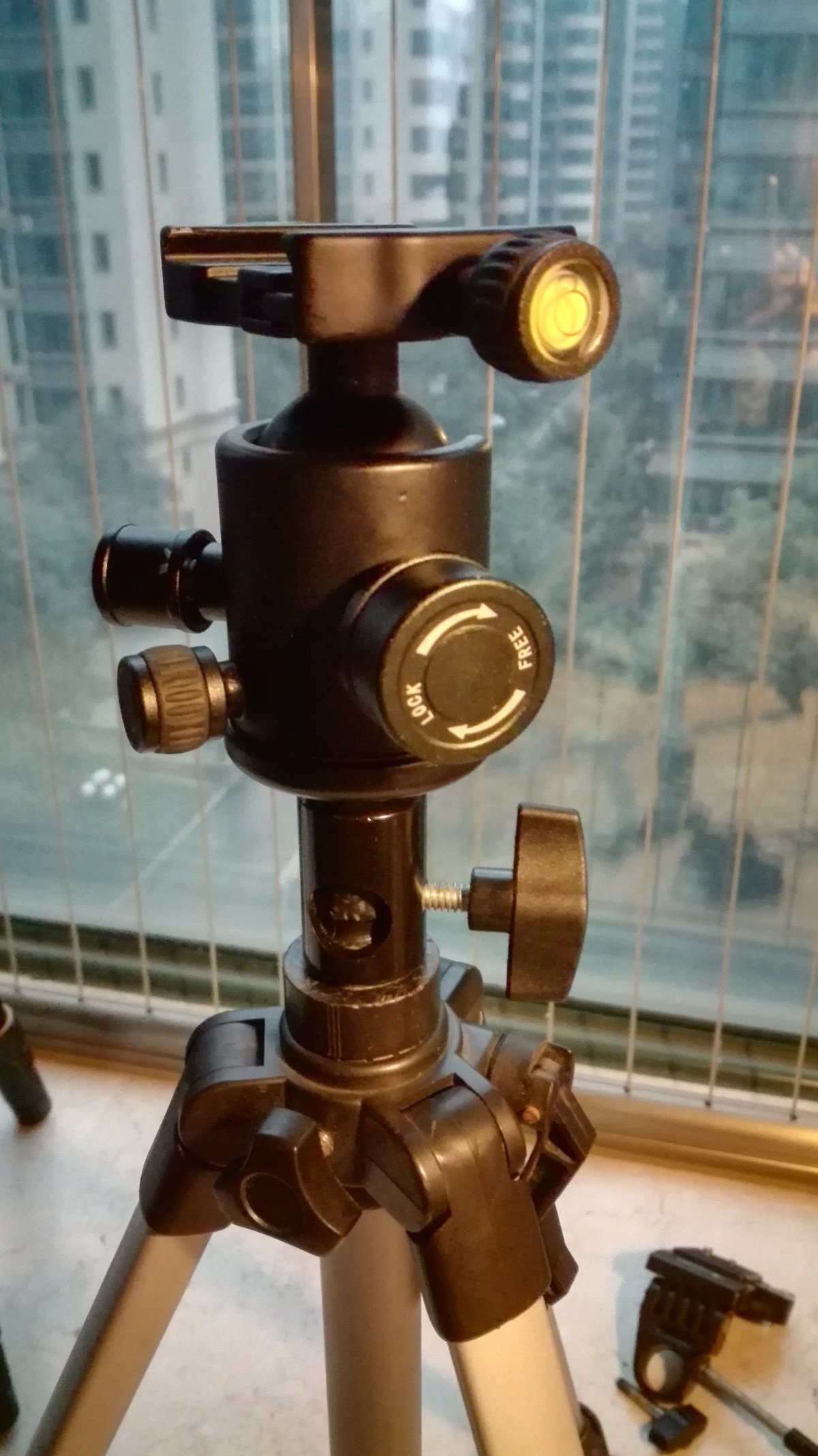 变废为宝——改装报废的伟峰330A脚架变身球台脚架+灯架