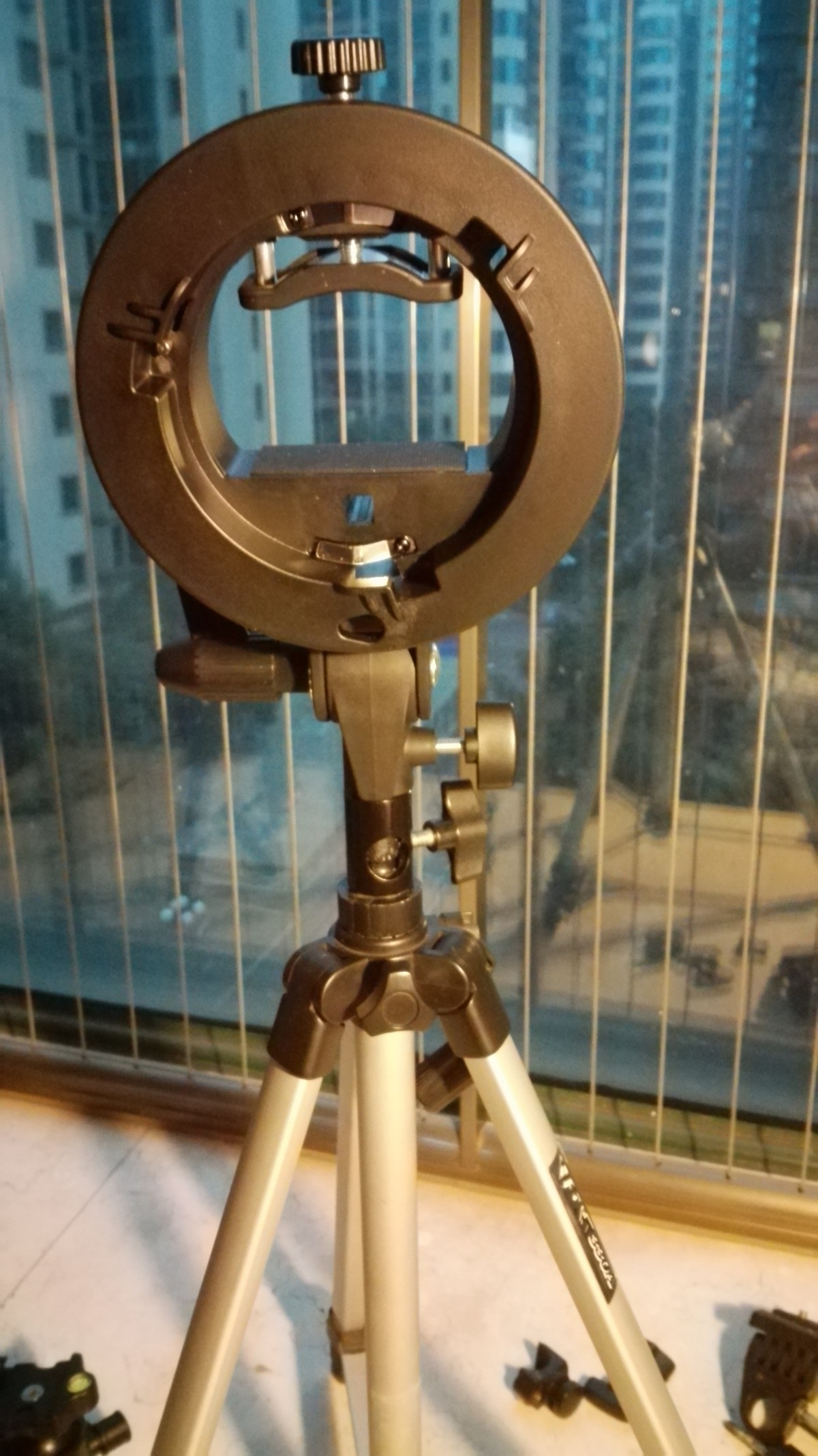 变废为宝——改装报废的伟峰330A脚架变身球台脚架+灯架