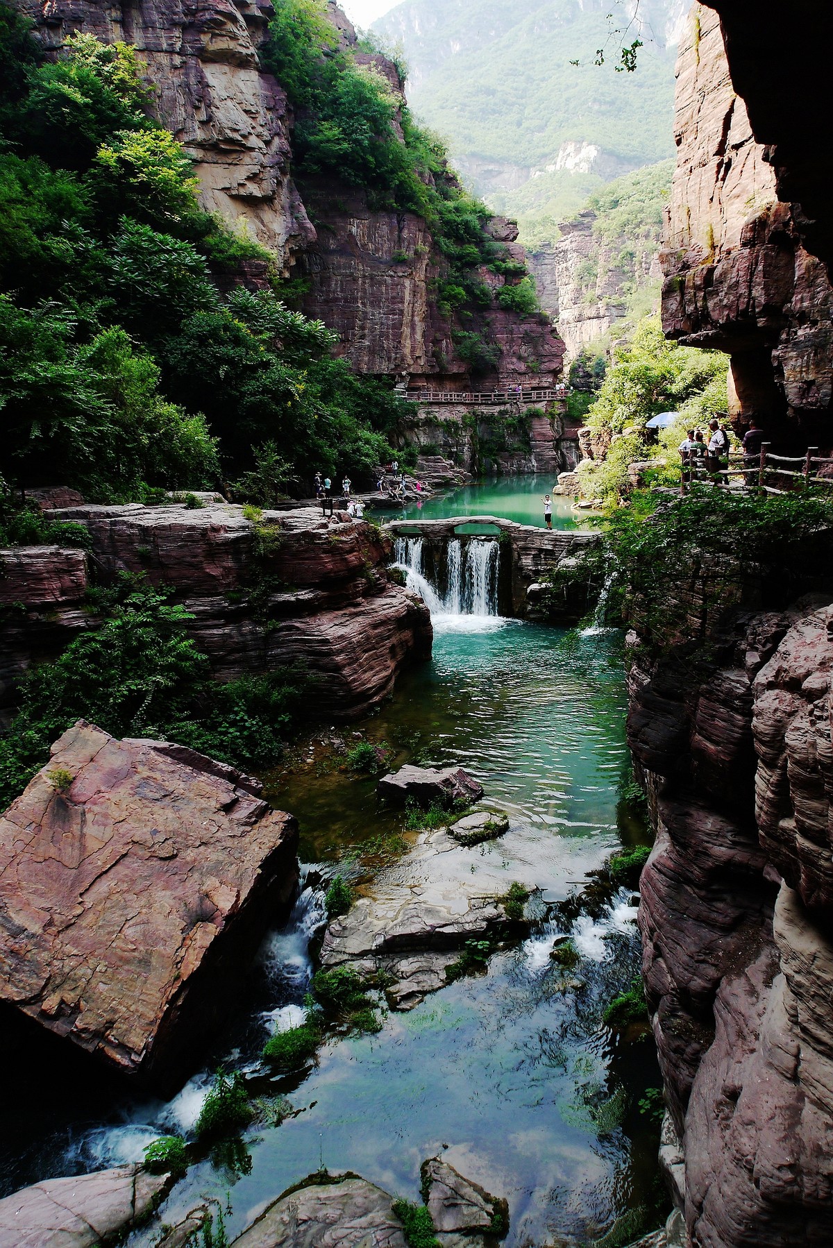 河南云台山美妙的红峡谷