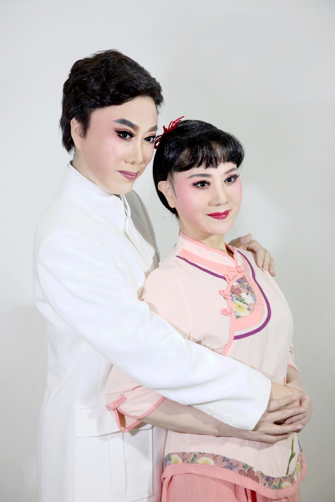 演出前后台化妆间