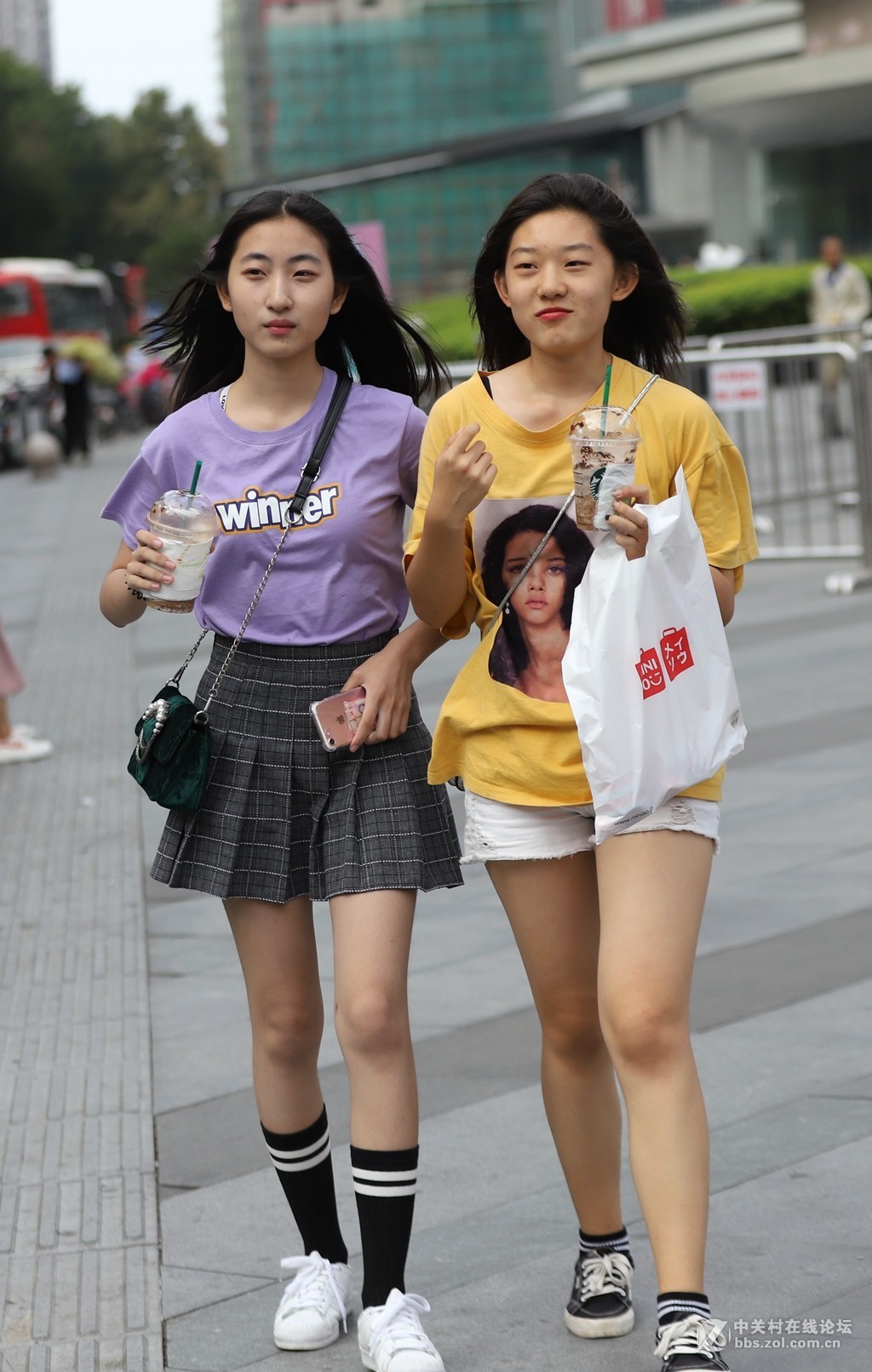 小白兔美腿组图，第一次被指着抗议了