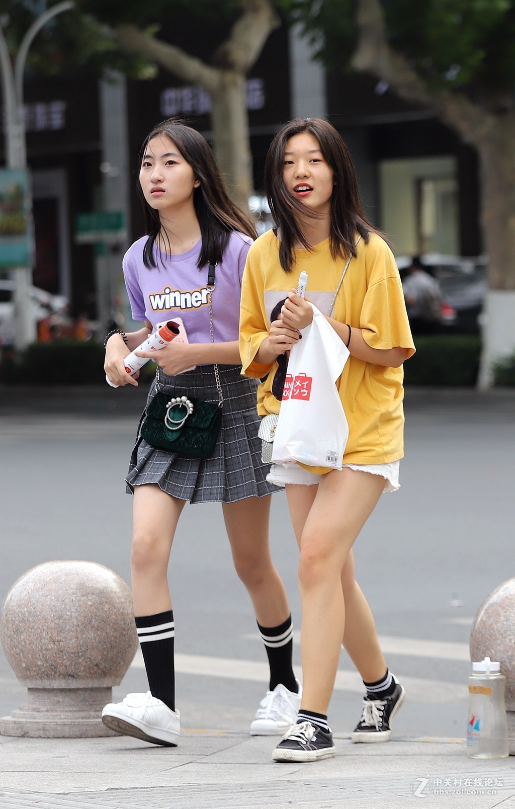 小白兔美腿组图，第一次被指着抗议了