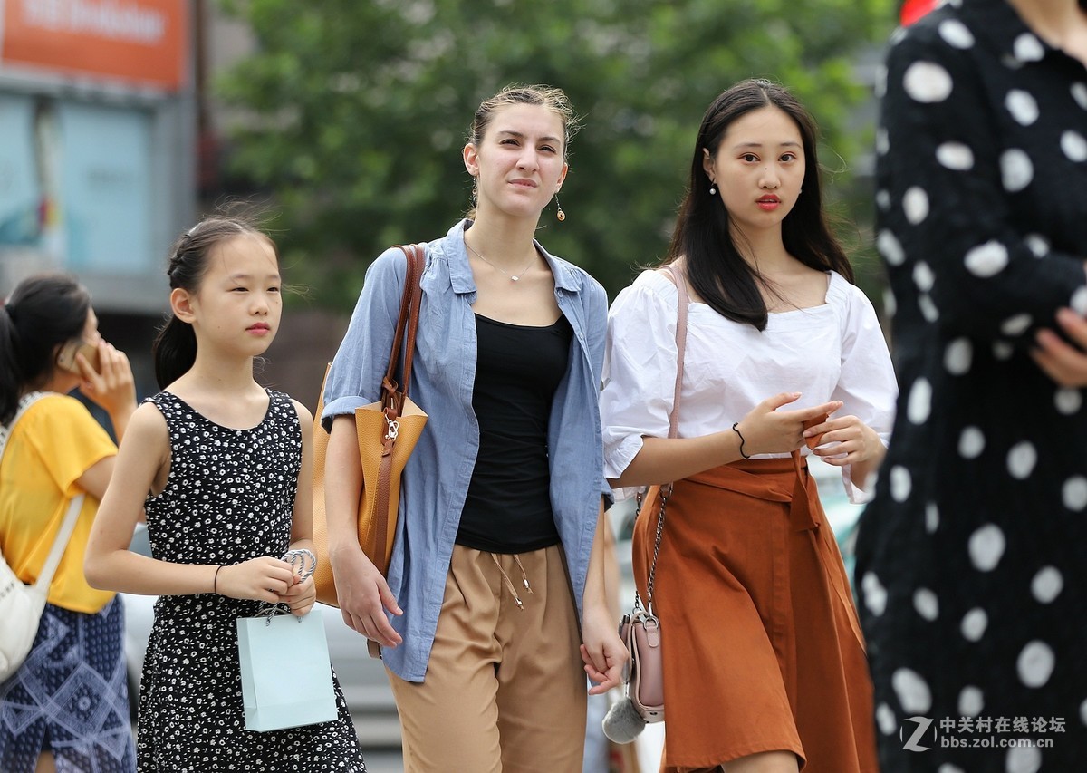 小白兔美腿组图，第一次被指着抗议了