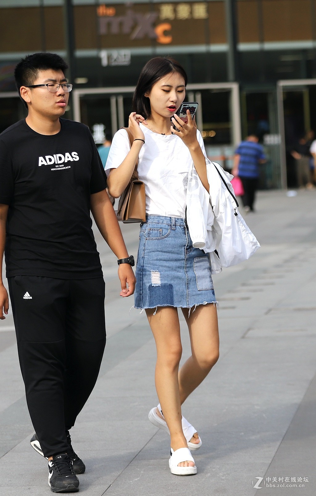 小白兔美腿组图，第一次被指着抗议了