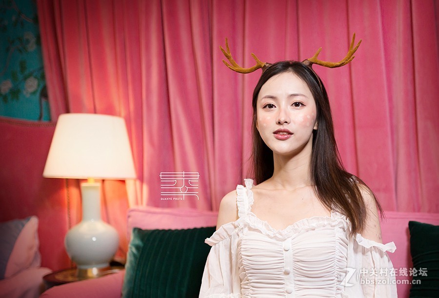 可爱的小鹿美女，圣诞前夜谁想收留？
