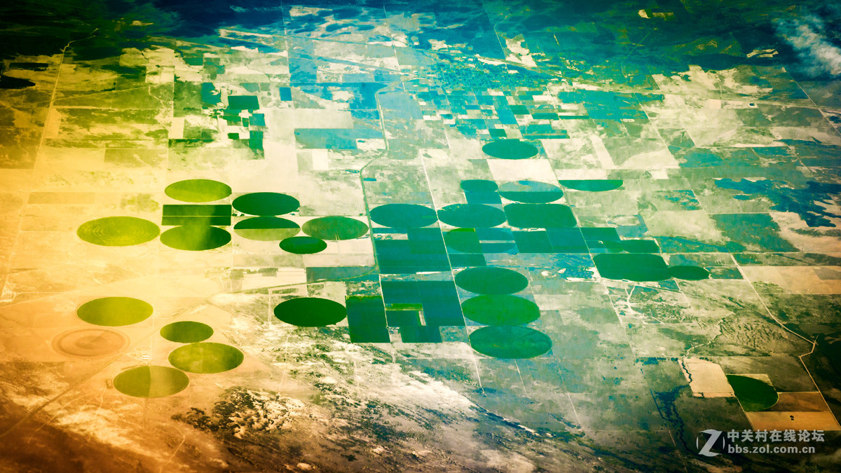 航拍美国中西部的圆形农田