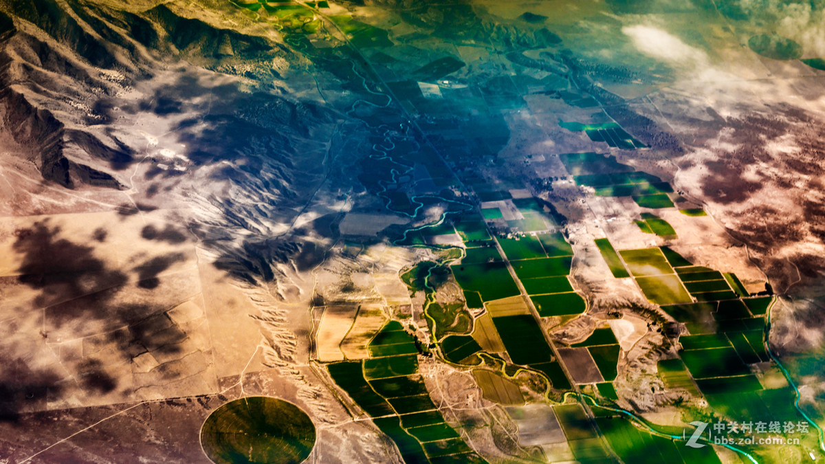 航拍美国中西部的圆形农田