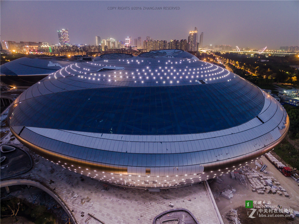 在建的江苏大剧院