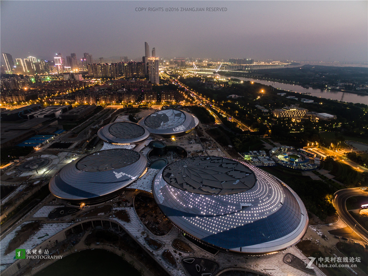 在建的江苏大剧院