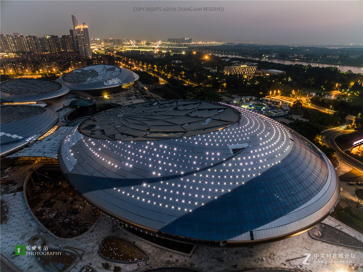 在建的江苏大剧院