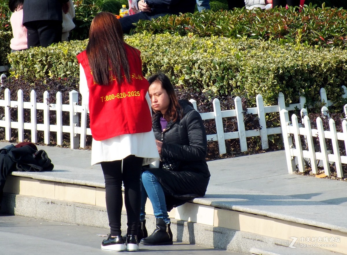 （纪实实拍组图）义务献血宣传员