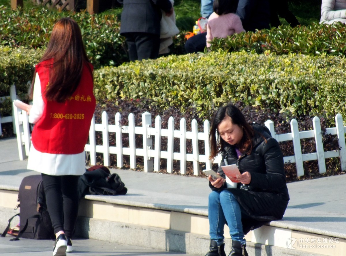 （纪实实拍组图）义务献血宣传员