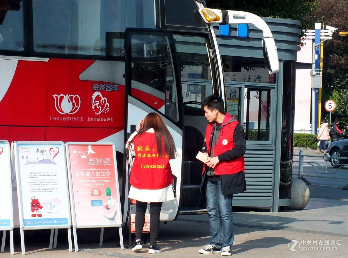 （纪实实拍组图）义务献血宣传员